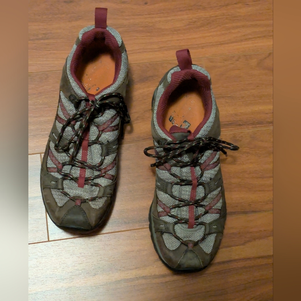Merrell Women's Brown and Maroon Hiking Shoes, Size 11